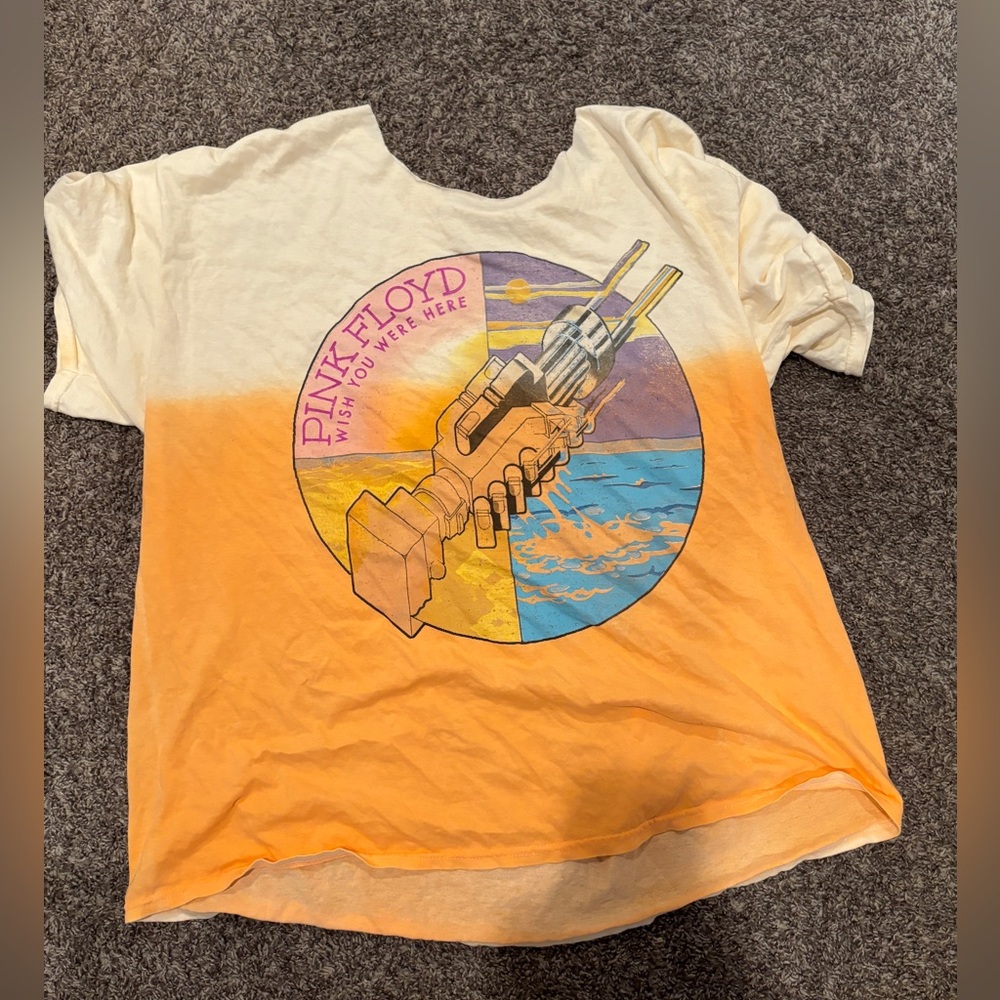 GRAPHIC TEE